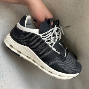 On cloudnova running shoes, dark grey size 7